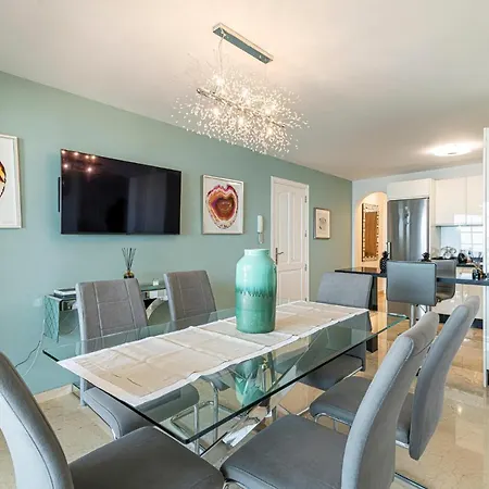 Terrazas La Caleta, *